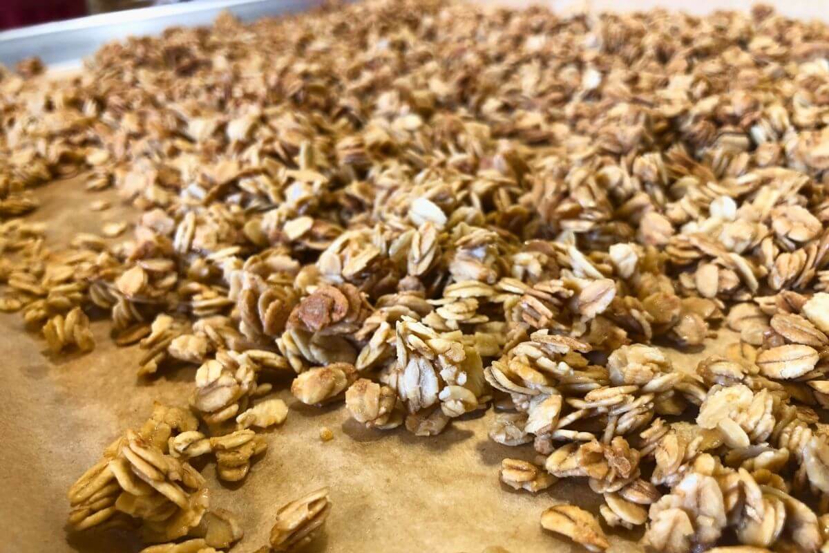 The best and easiest healthy homemade granola recipe