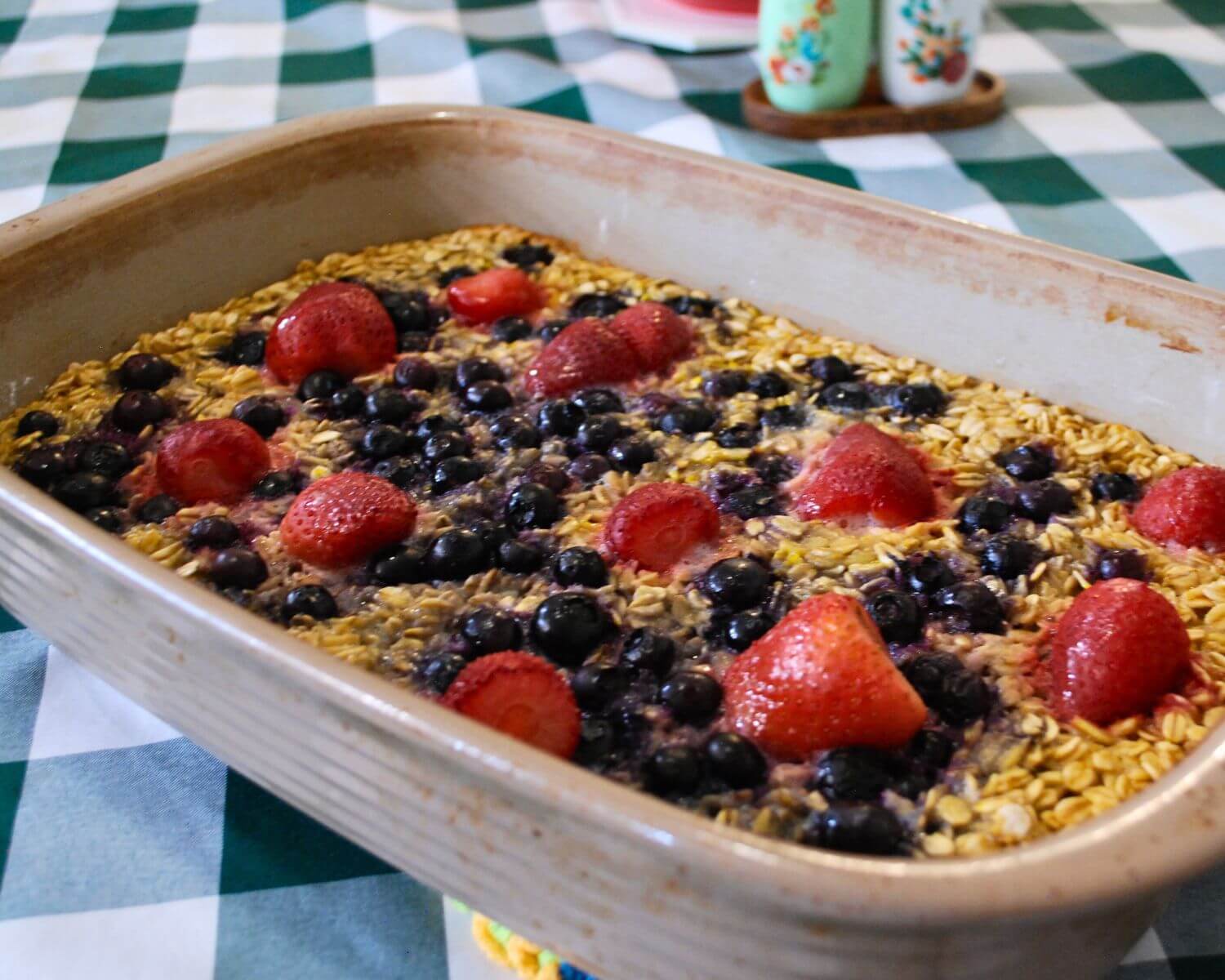Quick and Easy, Healthy Baked Oatmeal Recipe with Berries: A Delicious Breakfast!
